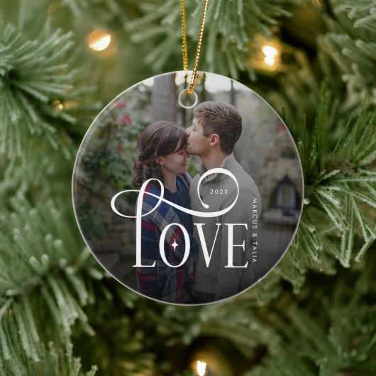 Moderne Script Love Aangepaste Verloving Foto van Keramisch Ornament (Boom)