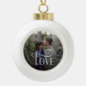 Moderne Script Love Aangepaste Verloving Foto van  Keramische Bal Ornament (Voorkant)