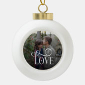 Moderne Script Love Aangepaste Verloving Foto van  Keramische Bal Ornament (Voorkant)