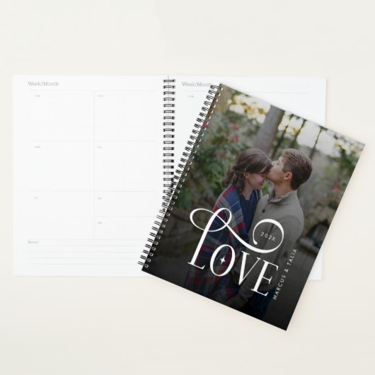 Moderne Script Love Aangepaste Verloving Foto van Planner (Display)