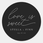 Moderne Script Love Is Sweet Huwelijk Ronde Sticker (Voorkant)