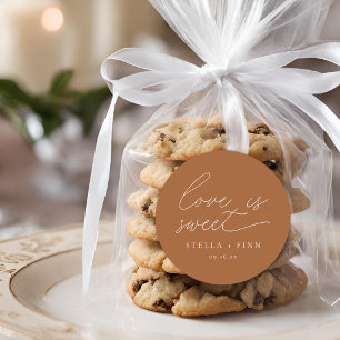 Moderne Script Love Is Sweet Huwelijk Ronde Sticker