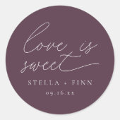 Moderne Script Love Is Sweet Trouw Ronde Sticker (Voorkant)