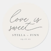 Moderne Script Love Is Sweet Trouw Ronde Sticker (Voorkant)