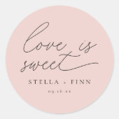 Moderne Script Love Is Sweet Trouw Ronde Sticker (Voorkant)