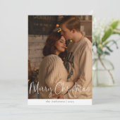 Moderne Script Minimalistische Foto Rode Kerst Feestdagenkaart (Staand voorkant)