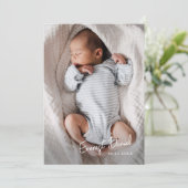 Moderne Script Naam Baby Foto Geboorte Aankondigin Kaart (Staand voorkant)