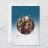 Moderne Script Oceaanblauw Ombre Foto Afstuderen Kaart (Achterkant)