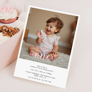 Moderne Script Overlay Baby's Eerste Verjaardag Fo Kaart