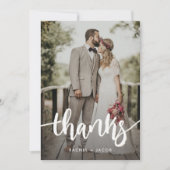 Moderne Script Overlay Simple Two Photo Wedding Th Bedankkaart (Voorkant)