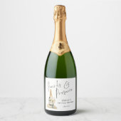 Moderne Script Parels Prosecco Cheers Bruidsuitnod Sparkling Wijnetiket (Voorkant)