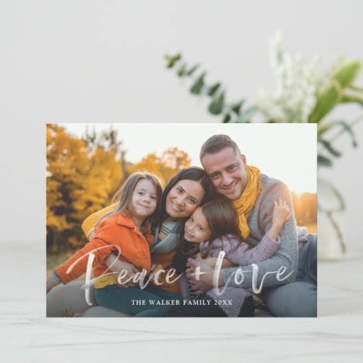 Moderne Script Peace Love Simple Flat Holiday Card Feestdagenkaart (Staand voorkant)