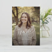 Moderne Script Photo Minimal 30th Birthday Kaart (Staand voorkant)