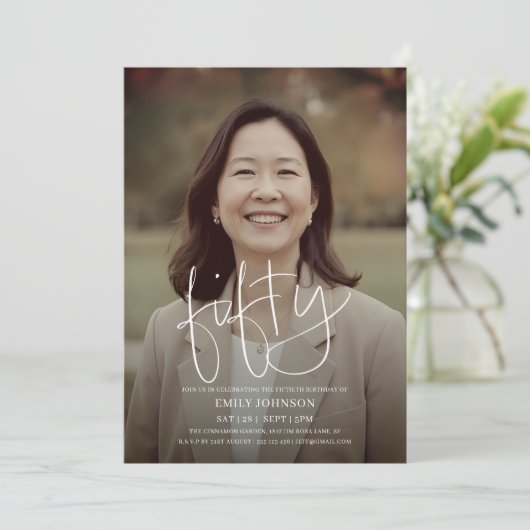 Moderne Script Photo Minimal 50th Birthday Kaart (Staand voorkant)