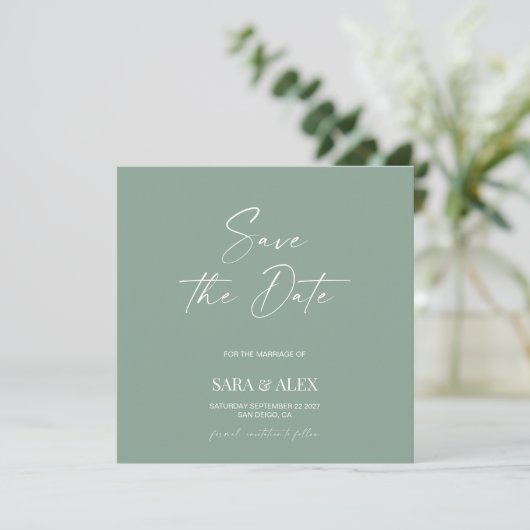 Moderne script sage groene typografie trouwkaart s (Staand voorkant)