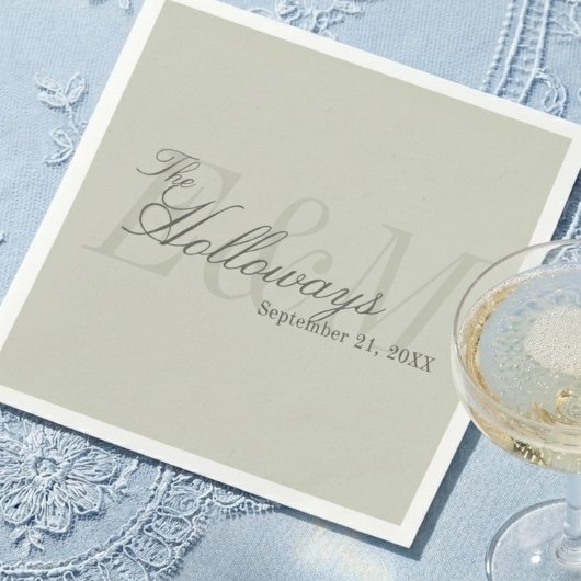 Moderne Script Saliegroen Monogram Huwelijk Servet
