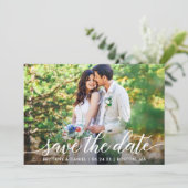 Moderne Script Save The Date Foto Met Kaart (Staand voorkant)