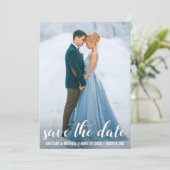 Moderne Script Save The Date-verlovingsfoto WB Kaart (Staand voorkant)