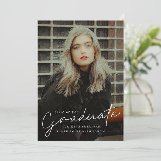 Moderne Script Simple Photo Graduparty Kaart (Staand voorkant)