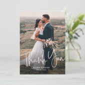 Moderne script Simple Wedding Photo Bedankkaart (Staand voorkant)