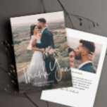 Moderne script Simple Wedding Photo Bedankkaart<br><div class="desc">Een modern script Eenvoudige trouwfoto bedankkaart met handgeschreven lettertype vol afloopportretfoto op de voorkant met naam en trouwdetails. De achterkant heeft een tweede foto met een bedankje van de pasgetrouwden. Klik op de knop Bewerken om dit ontwerp aan te passen.</div>