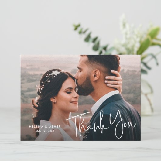 Moderne script Simple Wedding Photo Bedankkaart (Staand voorkant)