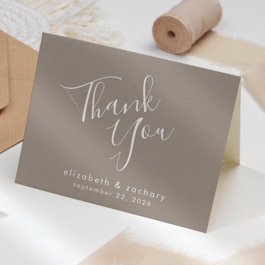 Moderne script taupe bruiloft bedankt kaart