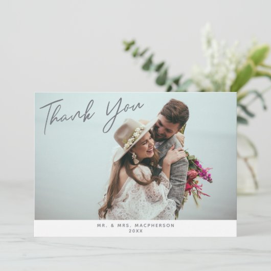 Moderne Script Trouwfoto Flat Dank u kaart (Staand voorkant)