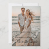 Moderne Script Twee Strandfoto's Bestemming Huweli Save The Date (Voorkant)