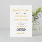 Moderne script typografie zwart goud bruiloft folie uitnodiging (Staand Voorkant)