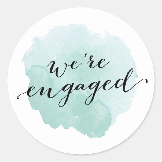 Moderne Script Waterverf Verlovingsaankondiging Ronde Sticker (Voorkant)