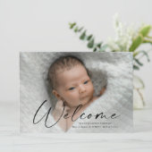 Moderne script Welkom baby foto geboortedetails Bedankkaart (Staand voorkant)