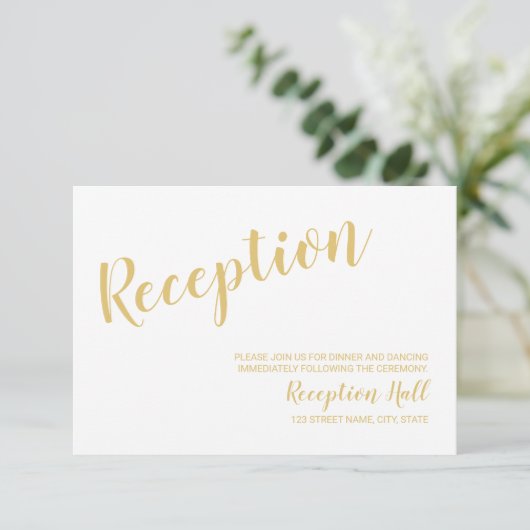 Moderne Script White en Gold Wedding Reception Kaart (Staand voorkant)