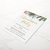 Moderne Script Winter Hulst Bessen Kerstfeest Folie Uitnodiging (Gedraaid)