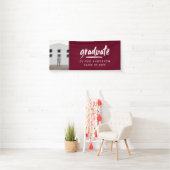 Moderne scriptfoto, bogundy elegant afstuderen spandoek (Insitu)