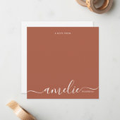 Moderne scriptkalligrafie Monogram Terracotta Notitiekaartje (Voorkant / Achterkant in situ)