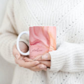 Moderne scriptnaam Peach Floral Waterverf Koffiemok