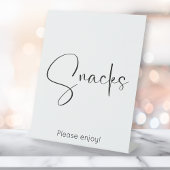 Moderne scriptsnacks reclamebord met voetstuk