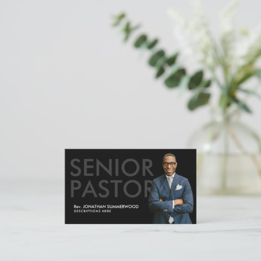 Moderne Senior Pastor met Foto Zwart Visitekaartje (Staand voorkant)