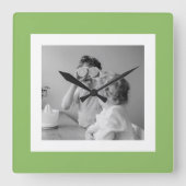 Moderne serie Foto Groene Eenvoudig Lovely Gift Vierkante Klok (Voorkant)