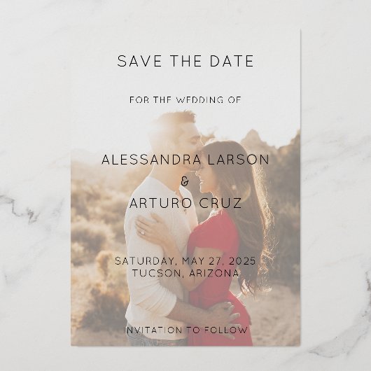 Moderne Sideways Datum Faux Vellum sparen de Datum Folie Uitnodiging (Achterkant)