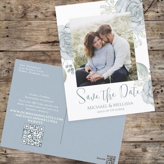Moderne Simple Dusty Blue Floral Photo QR Code Briefkaart