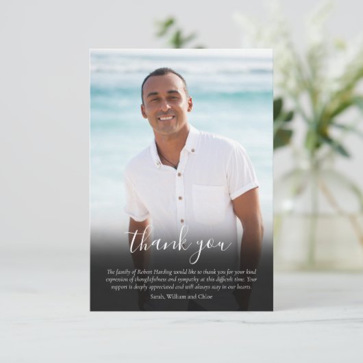 Moderne Simple Photo Funeral Elegant Script Bedankkaart (Staand voorkant)