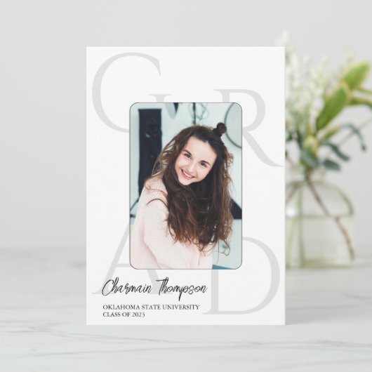 Moderne Simple Script Photo Collage Afstuderen Kaart (Staand voorkant)