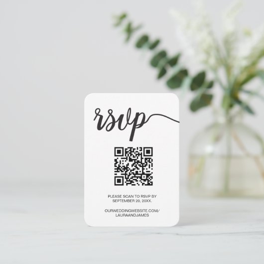 Moderne Simple Script RSVP QR Code Weddenschap Web Informatiekaartje (Staand voorkant)