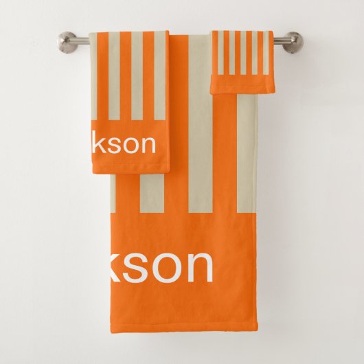 Moderne sinaasappels en beige strippen bad handdoek (Insitu)