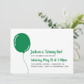 Moderne Single Green Ballon Birthday Party Kaart (Staand voorkant)