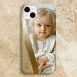 Moderne Slanke Gouden Band Foto met Monogram Case-Mate iPhone 14 Plus Hoesje<br><div class="desc">Verhoog uw telefoonhoes met dit moderne,  slanke ontwerp met een eenvoudige,  hellende rand van helling en faux metallic goud met tekstveld voor jouw naam of monogram.</div>