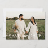 Moderne & Slanke Typografie Bruiloft Bewaar onze D Kaart (Voorkant)