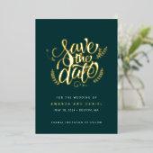 Moderne smaragdgroene kalligrafie script bruiloft folie uitnodiging (Staand Voorkant)